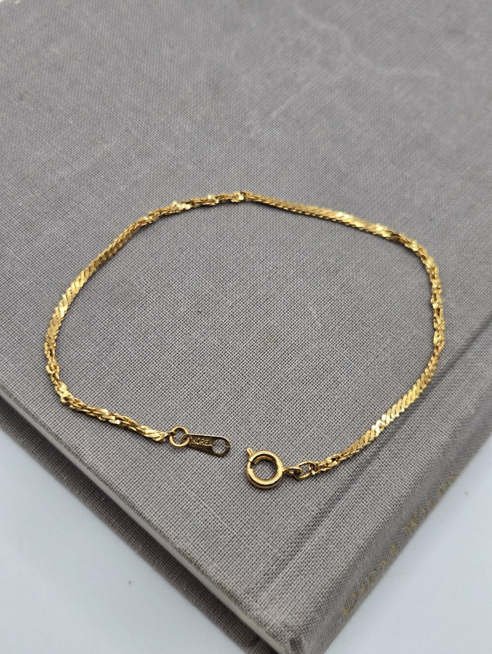 Gold Flat Herringbone Twisted Dainty Chain Bracelet VTG Korea 7.5" Gold Plate